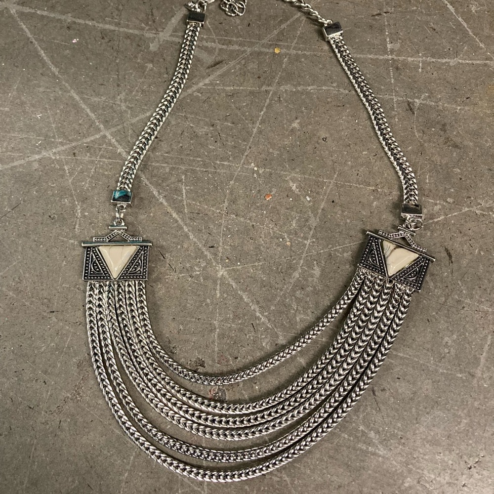 ViVI Silver and White Tribal Necklace